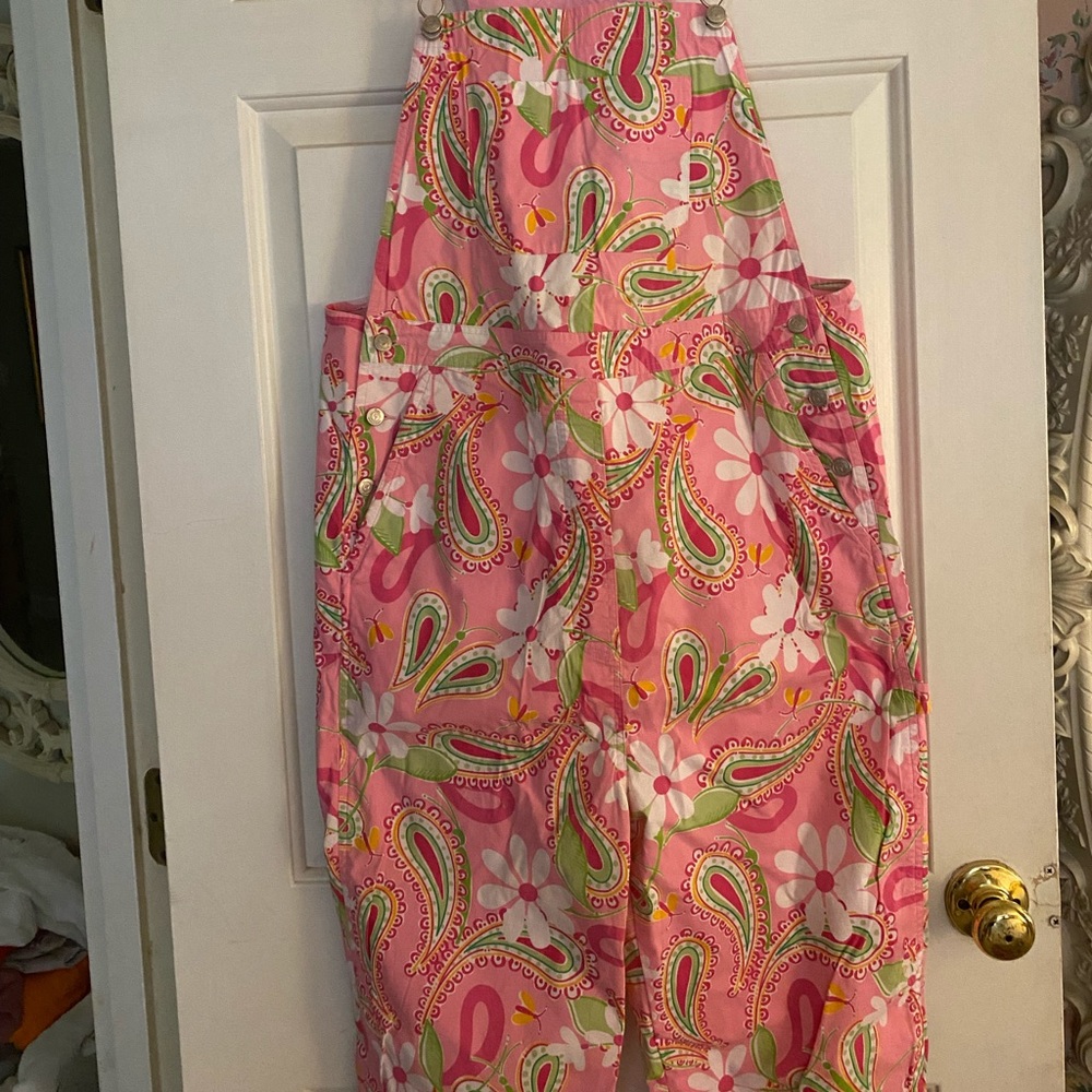 The most adorable classic Lilly overalls